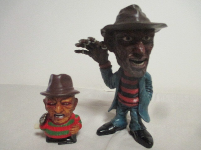 NECA フィギュア　フレディマーキュリー　廃盤　レア　1986 フレディ・マーキュリー 7インチ アクションフィギュア イエロー