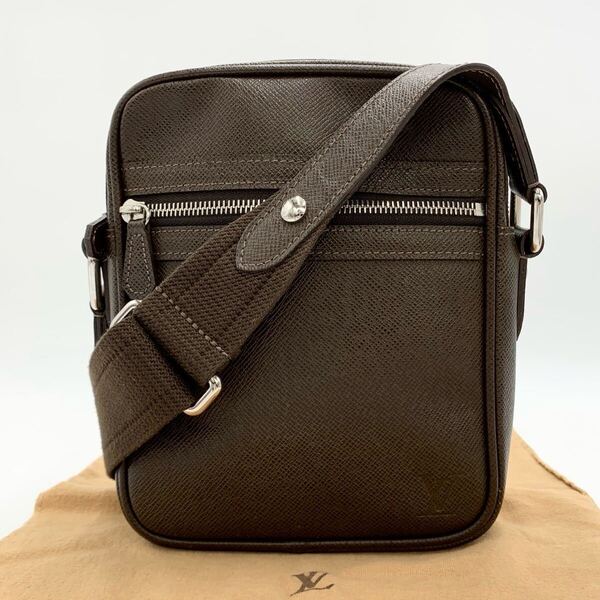 美品 LOUIS VUITTON ルイヴィトン ショルダーバッグ タイガ ディミトリ M32462 ブラウン系 斜め掛け可能 メンズバッグ ポシェット