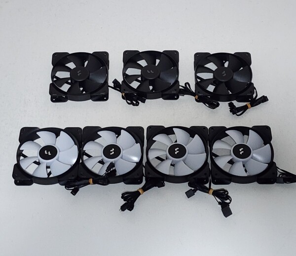 【送料無料】FractalDesign ASPECT 12 RGB×4個 ASPECT 12 PWM×3個 120mm 静音ファン 7個セット 3PIN+4PIN 動作確認済み PCパーツ