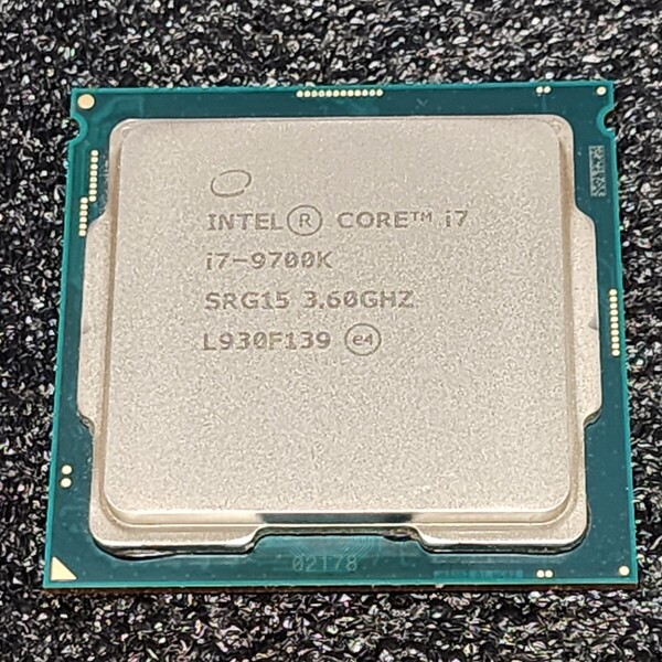 CPU Intel Core i7 9700K 3.6GHz 8コア8スレッド CoffeeLake PCパーツ インテル 動作確認済み