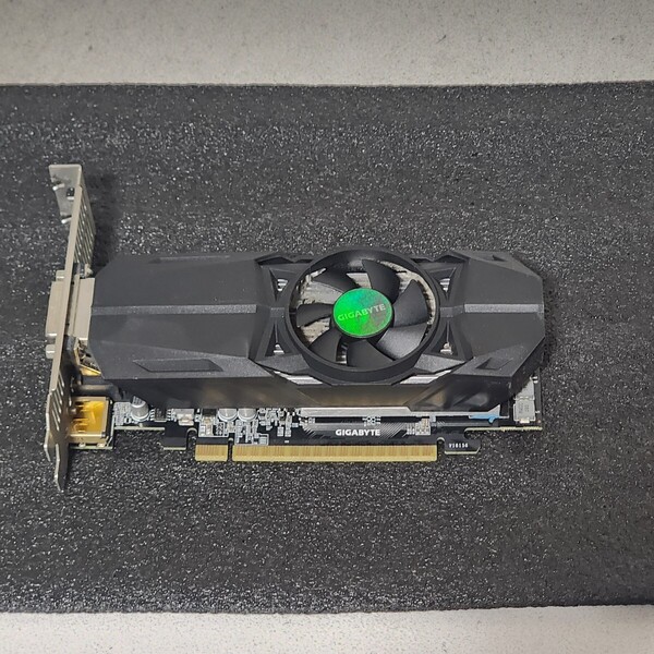GIGABYTE GEFORCE GTX1050 2GB GDDR5/GV-N1050OC-2GL 補助電源不要 LPブラケット無し 動作確認済 PCパーツ グラフィックカード PCIExpress