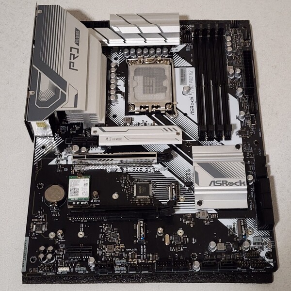 ASRock Z790 Pro RS IOパネル一体型 LGA1700 ATXマザーボード 第12・13・14世代CPU対応 最新Bios 動作確認済 PCパーツ