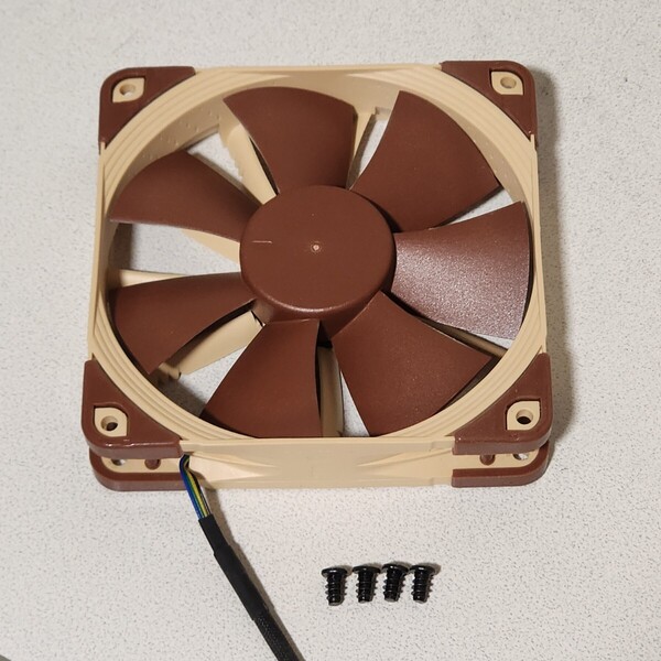 【送料無料】Noctua NF-F12 PWM 120mm 静音ファン 4PIN 動作確認済み PCパーツ