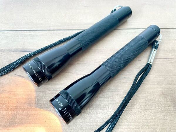 ★送料無料★ミニマグライト 2本セット 内1本初代かも 2AA 電球タイプ MAGLITE 単三2本仕様 MINI MAG-LITE 懐中電灯 マグライト
