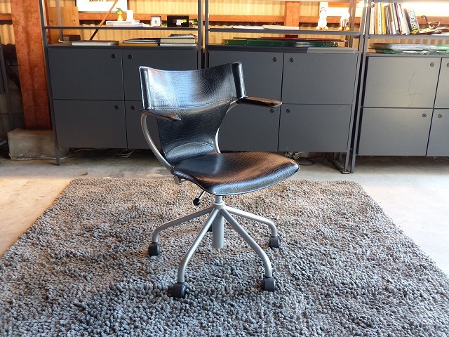 カリモク 合成皮革 チェア　ニュークロコ XT4340BJ 楽天市場】カリモク デスクチェア/合成皮革張デスクチェアー