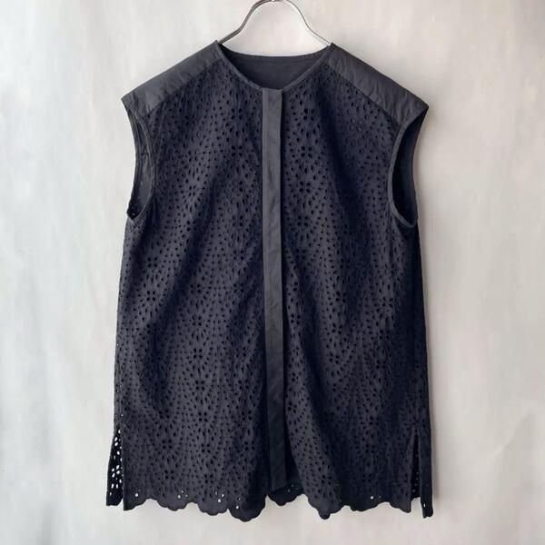 美品 シップス 定価2.4万 洗える スカラップ 刺繍 ノースリーブブラウス レディース サイズS サイズ36 黒 ブラック