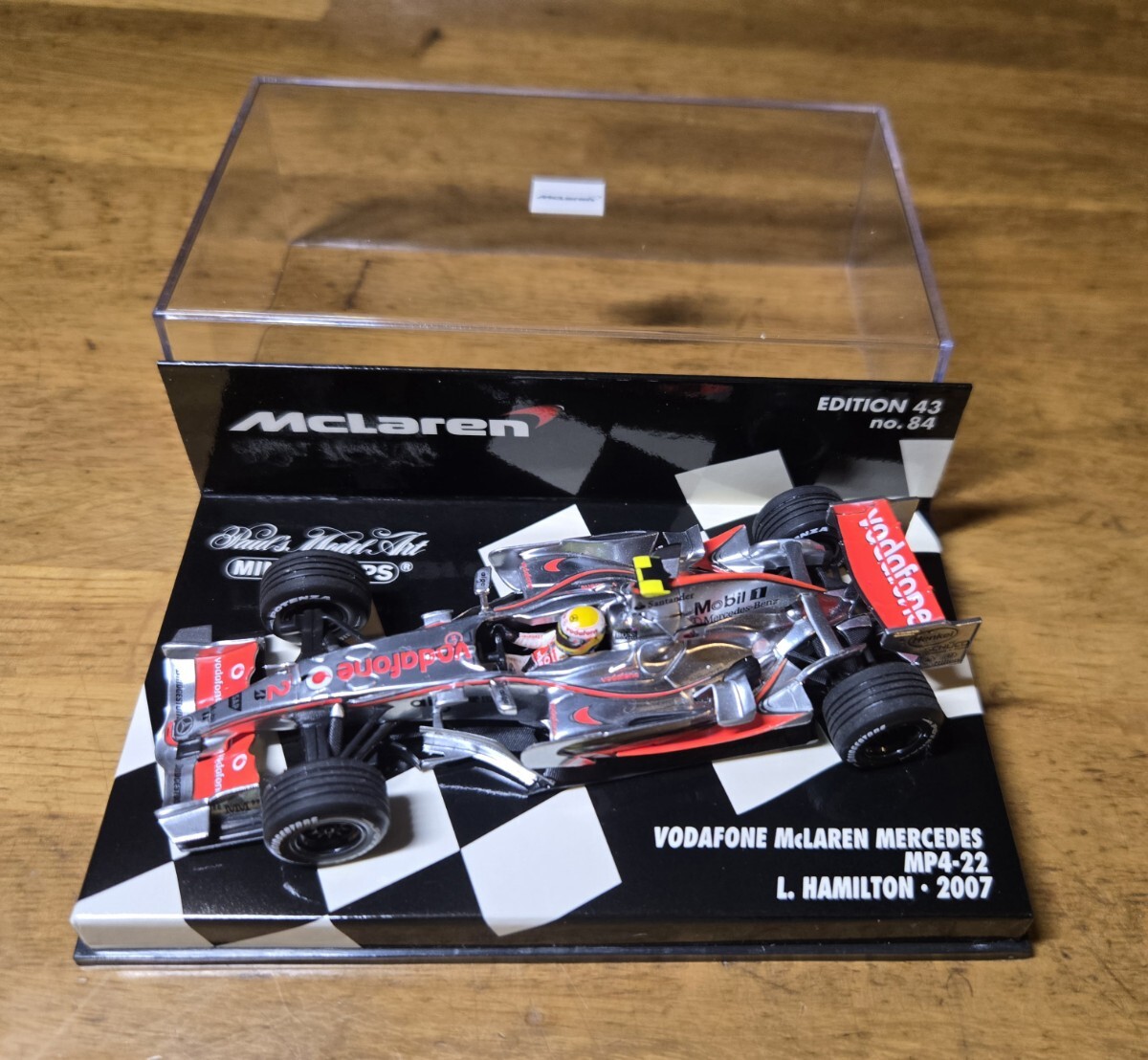 ミニチャンプス F1 マクラーレン MP4/22 ルイスハミルトン 1/43 Yahoo!オークション -「mp4-22」の落札相場・落札価格