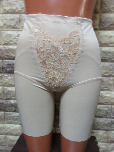 シャルレ　ドゥヴァンナ　セミロングガードル　76 　2枚 シャルレ ドゥヴァンナ セミロングガードル 76 2枚 ドゥヴァンナ