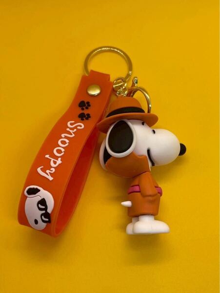 【新品未使用】SNOOPY スヌーピー シリコンキーホルダー オレンジ コート キーホルダー