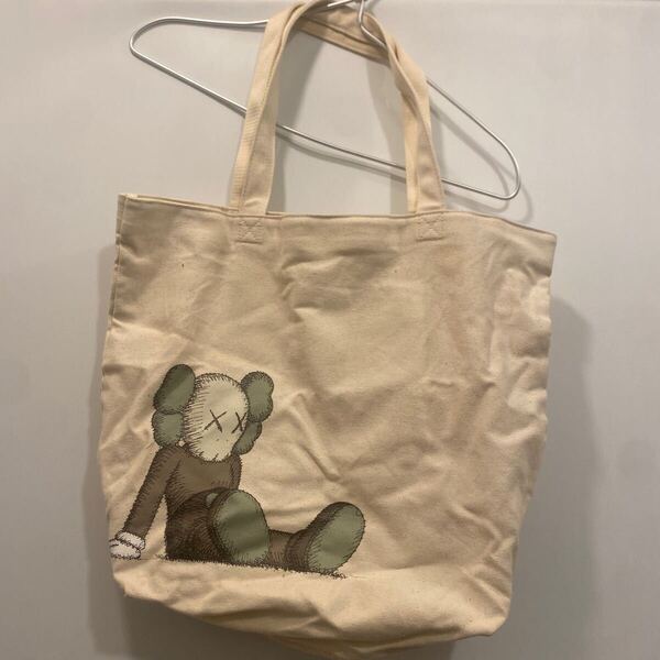 ユニクロ KAWS トート バッグ ☆送料込☆ キャンバス カウズ