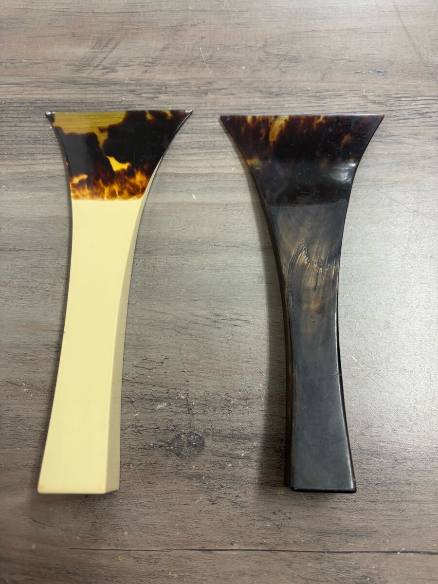 良品　三味線　撥　バチ　鼈甲　べっ甲　水牛台 天然素材　開き約9.2cm　ケース 良品 三味線 撥 バチ 鼈甲 べっ甲 水牛台 天然素材 開き約9.2cm