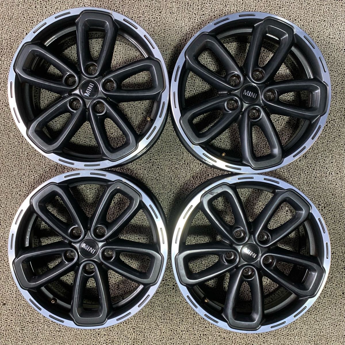 R60 MINIクロスオーバーさ純正17インチ ホイールセット Yahoo!オークション -「ミニクロスオーバー 純正 17」の落札相場