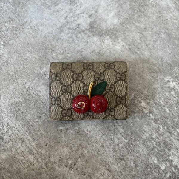 GUCCI グッチ さくらんぼ GGスプリーム 折り財布 ストーン バイカラー