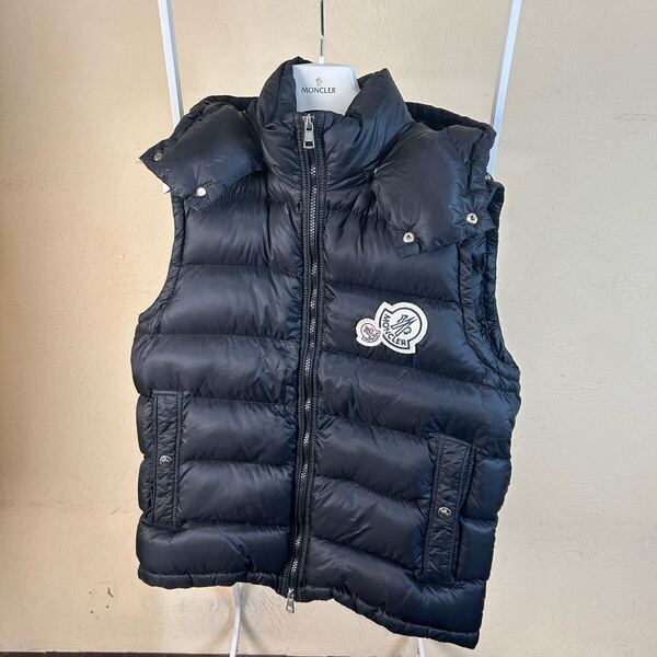 【美品】 MONCLER モンクレール ダウンベストGERSダブルワッペン黒1