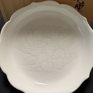 ★ 人間国宝 井上萬二 白磁染椿彫文皿 五客 未使用 共箱 送料込 ★