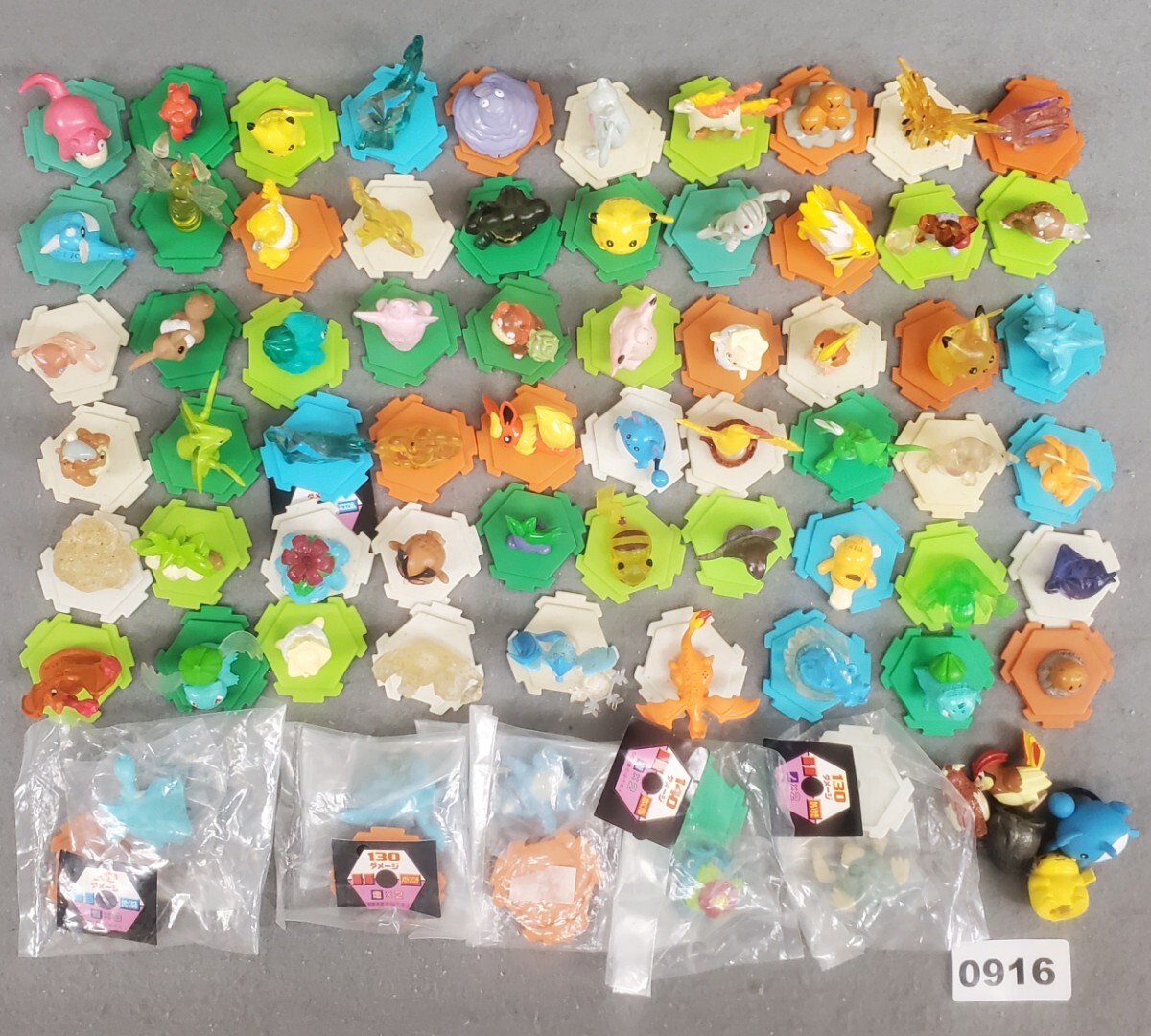 【大量】ポケモン ガチャ ミニフィギュア フルカラースタジアムなど 当時物 ポケモン ガチャ ミニフィギュア フルカラースタジアムなど 大量