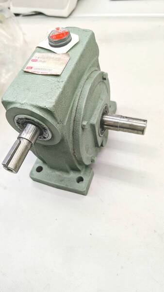 未使用 ウォーム減速機 LB1型 LB1-50 減速比50 青木精密工業