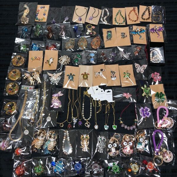 アクセサリーまとめセット ネックレス ブローチ ブレスレット キーホルダー ガラス細工 淡水パール 天然石 他色々