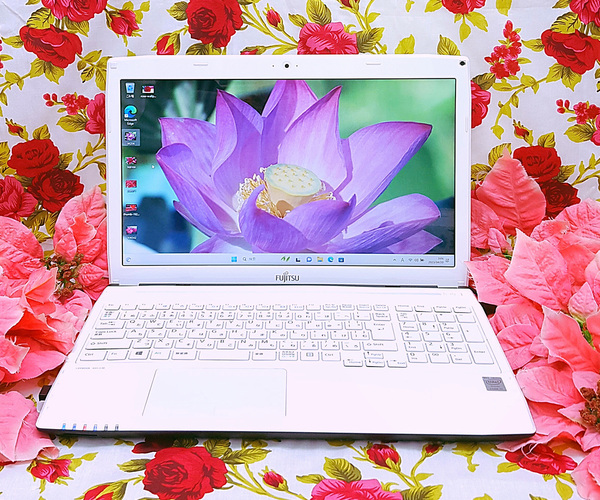 新型Windows11搭載/爆速4世代Core-i7/大人気富士通ホワイト色/ブルーレイ/ソフト多数/爆速大容量SSD512/メモリ8GB/DVD焼き/オフィス