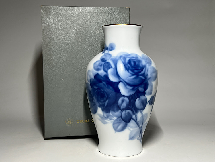 大倉陶園 ブルーローズ 花瓶 フラワーベース 金彩 (中古品) Yahoo!オークション -「大倉陶園ブルーローズ 花瓶」の落札相場