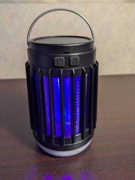 ソーラー / USB充電式 UV光源誘引式蚊取り 懐中電灯 3in1機能 屋内 / キャンプ用