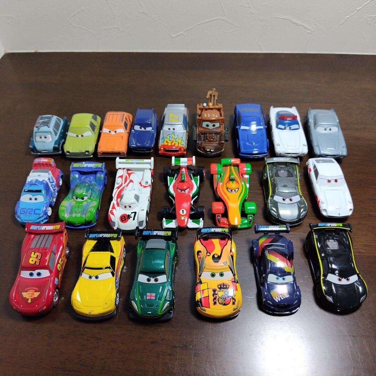 トミカ カーズ 廃盤品 希少品ミニカー 28台セット トミカ カーズ 廃盤品 希少品ミニカー 28台セット Yahoo