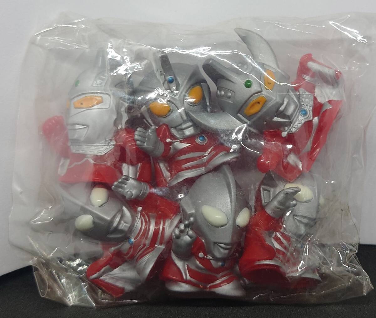 ウルトラマンシリーズ　指人形　ソフビ人形等　100点以上　大量 Opening the present] A large number of Ultraman monster