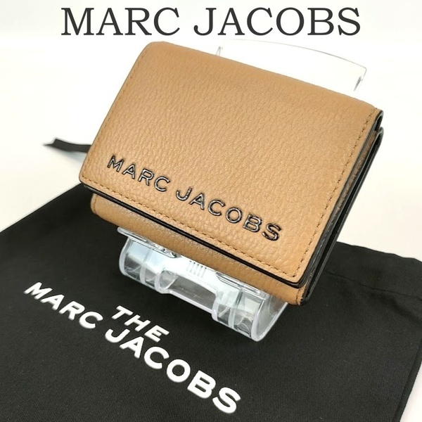 美品 MARC JACOBS マークジェイコブス 三つ折り財布 ザ ボールド ブラウン 茶 レディース ミニ財布 コンパクト ウォレット ロゴ