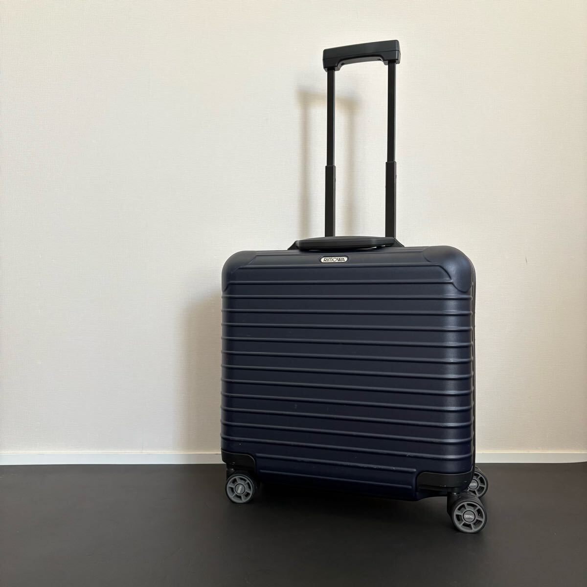 【美品】 RIMOWA サルサ ビジネストローリー ネイビー 4輪 スーツケース Yahoo!オークション -「リモワ サルサ ビジネス」の落札相場