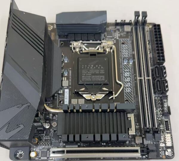M7113 中古ジャンク品 マザーボード GIGABYTE B560I AORUS-PRO AX 動作未確認