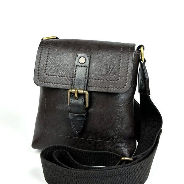 極美品 LOUIS VUITTON ルイヴィトン ユタ ユマ M92995 ショルダーバッグ ポシェット LV ロゴ型押し ゴールド金具 男女兼用 レザー 人気