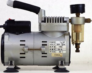 S◆中古品◆電動工具 『エアコンプレッサー LT-021』 ウェーブ/WAVE 電源:AC100V(50/60Hz共通) 最高圧力:2.6kgf/平方cm(0.26MPa) 台湾製