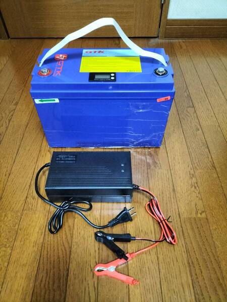 送料無料 【24V 80Ah】 リチウムイオンバッテリー リン酸鉄 LiFePo4 電圧計・残量計 10A充電器