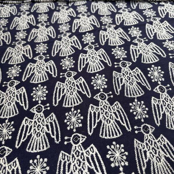 新入荷紺色地コットンリネン刺繍生地ハギレ布