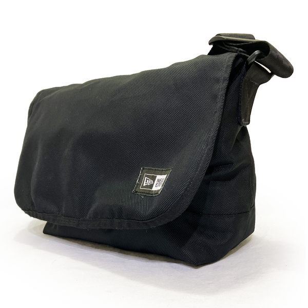 ニューエラ ナイロン ショルダー バッグ ブラック NEW ERA SHOULDER BAG 正規品 シンプル ファッション カジュアル メンズ レディース 黒