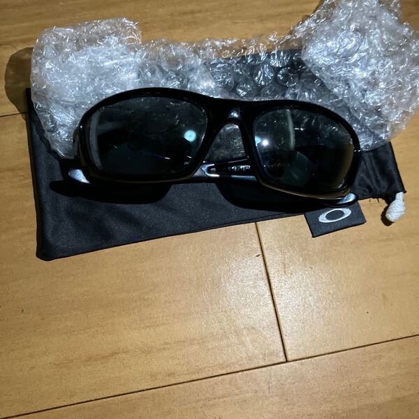 Oakley オークリー サングラス ブラック×グレーレンズ ストレートジャケット