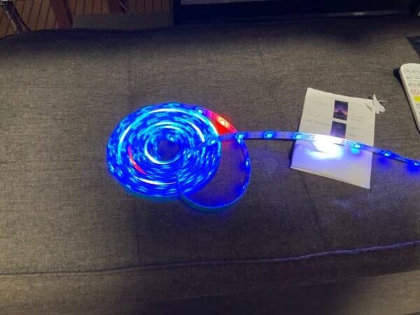LEDテープライト流れるテープ 虹色 5m 高品質 安全設計 操作簡単 3選択可
