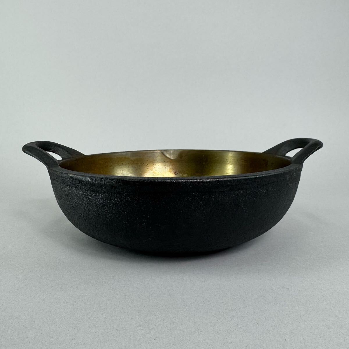 久慈砂鉄、久慈鉄器、鉄器、鋳鉄製 両手ハンドル 土鍋 直径約30cm Yahoo!オークション -「久慈砂鉄鍋」の落札相場・落札価格