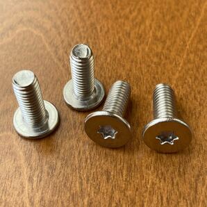 【送料無料】盗難防止ナンバープレートボルト 4個セット M6×16mm ステンレス 低頭 スリムスタイリッシュボルト シルバー