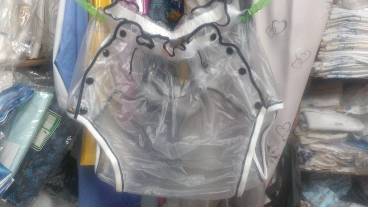 透明塩化ビニールおむつカバー　塩ビ　Lサイズ　透けます　ギャザー有　金属ホック 透明塩化ビニールおむつカバー 塩ビ Lサイズ 透けます ギャザー