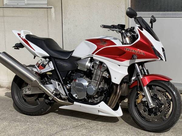 CB1300SB(SC54)シュラウドラジエーターカバー