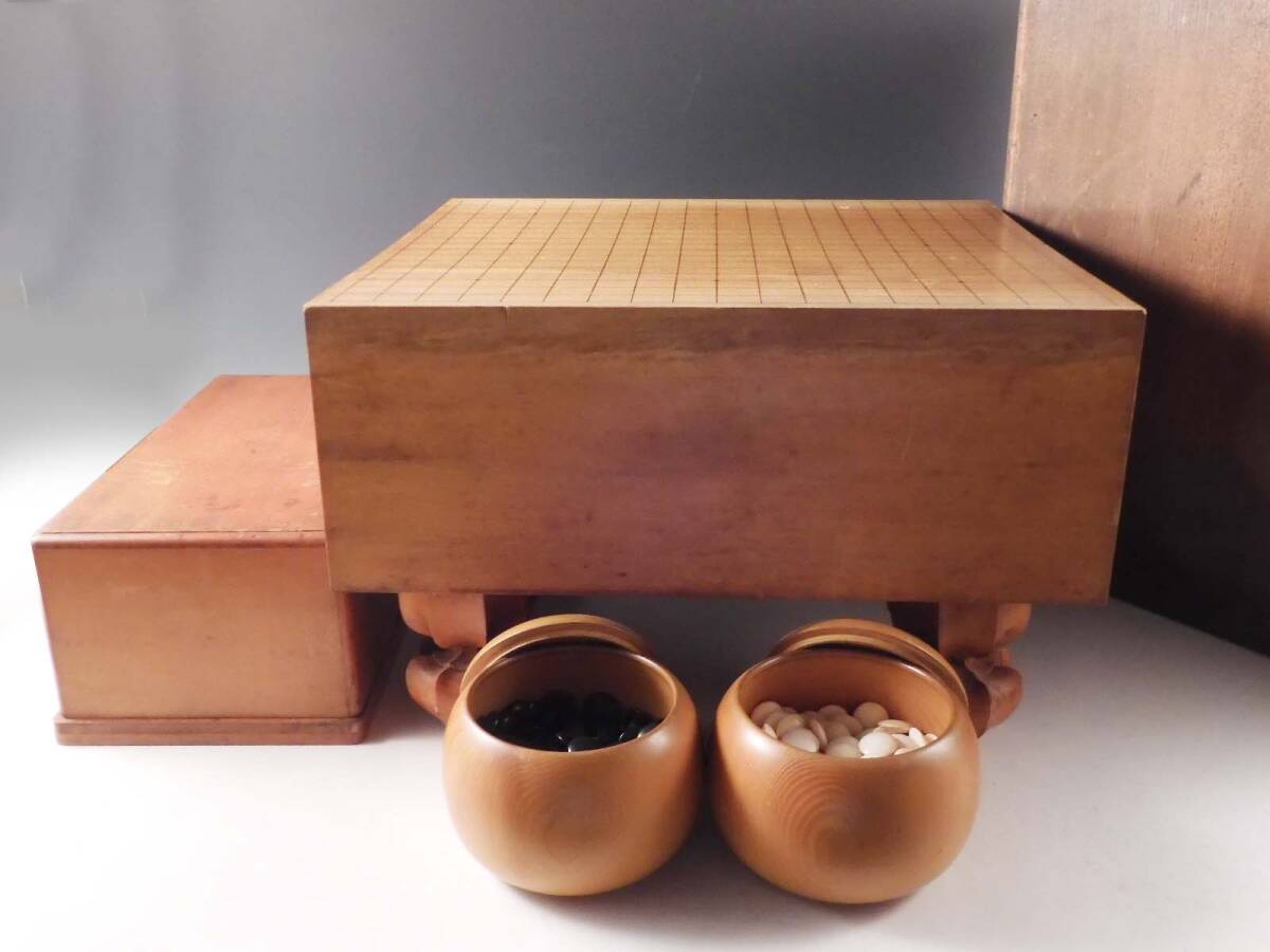 碁石 本蛤 那智黒 34号 黒161個 白175個 特大欅碁笥つき 碁石 本蛤 那智黒 34号 黒161個 白175個 特大欅碁笥
