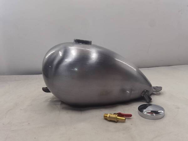 T-81 ハーレー用 汎用品 ガスタンク 7L カム式 スモールタンク ピーナッツタンク カスタム ワンオフ タンク製作工房