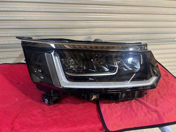 ホンダ ステップワゴンスパーダ RP8 右ヘッドライト美品