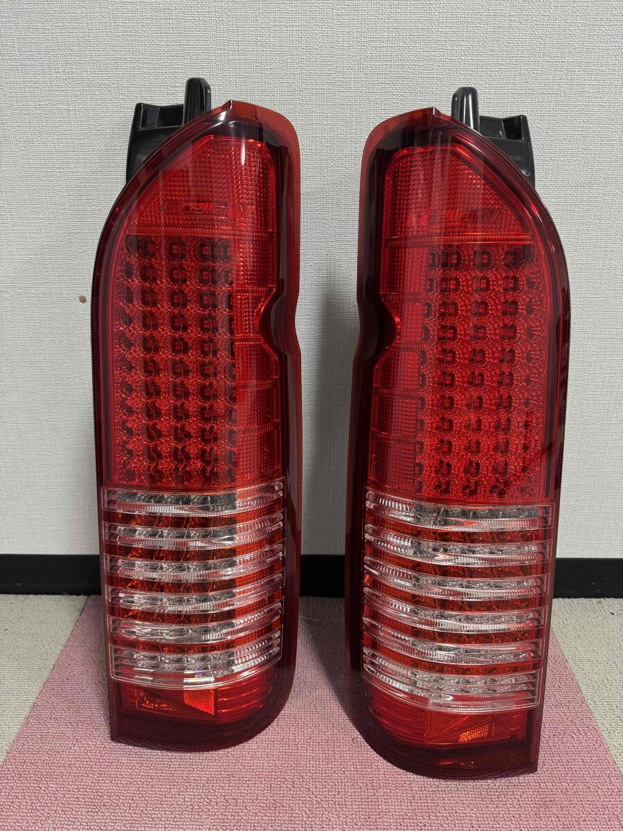 ハイエース（テールランプ）Stellarfiveレッド（美品） 今週まで出品 ステラファイブ StellarV トヨタ ハイエース FULL LED 200
