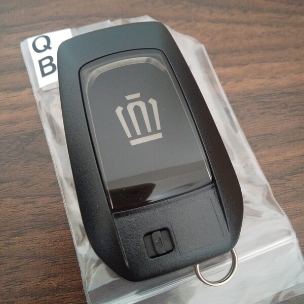 ☆送料無料☆!!未使用保管 超美品!!トヨタ純正スマートキー クラウン クロスオーバー スポーツ等 3ボタンキーレス 007-AH0195 231451−3041