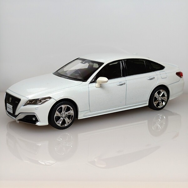 トヨタ クラウン RS カラーサンプル ホワイトパールクリスタルシャイン 非売品 トヨタディーラー特注品 美品