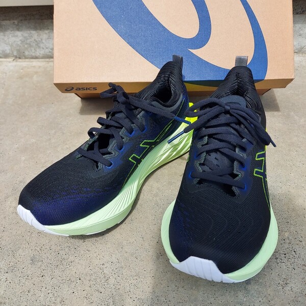 ASICS Novablast 4 Men 26.5cm Black/Blue Expanse