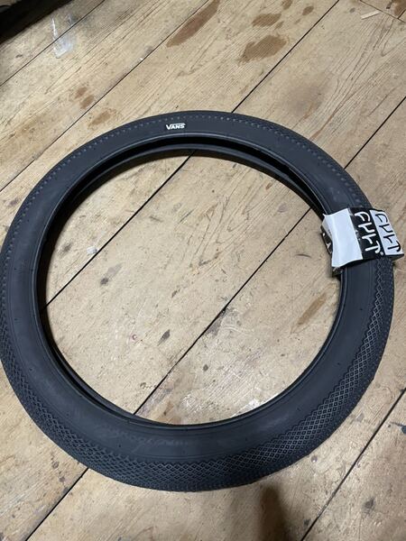 送料込 CULT VANSタイヤ 20 X 2.40 ブラック 20インチ inch バンズ ヴァンズ BMX ビーチクルーザー 極太