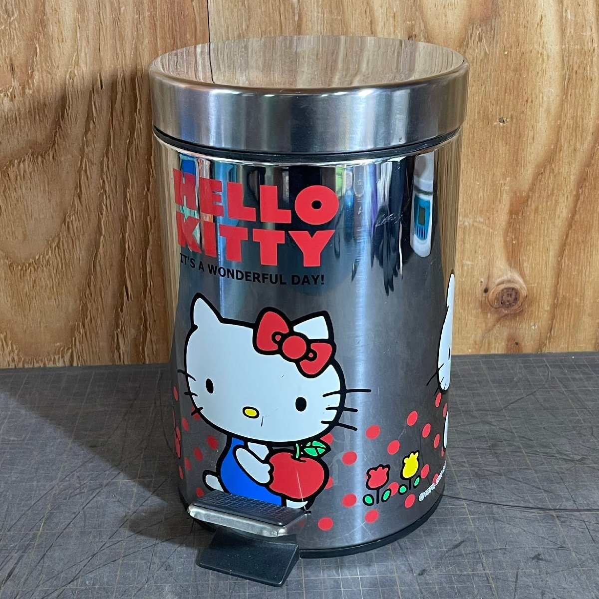 キティ ふた付きゴミ箱 1987年 昭和レトロ レア 日本製 モノトーン 白黒 Yahoo!オークション -「キティ ごみ箱」の落札相場・落札価格